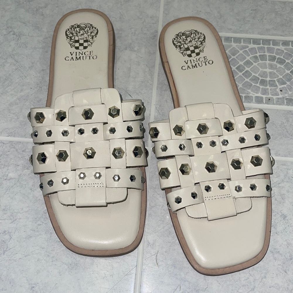 VINCE CAMUTO
